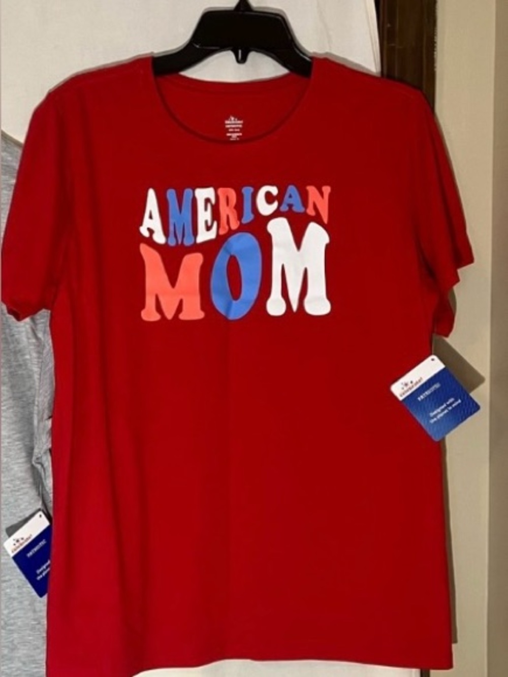 American Mom Red Graphic Tee NWT